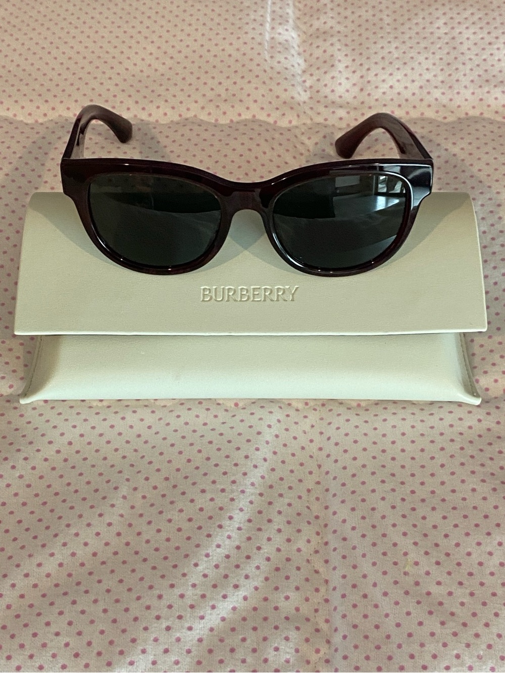 NIB Burberry Women’s Sunglasses Check Red Dark Grey w/ Case